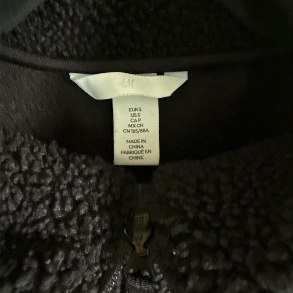 ❤️H&M Black Teddy Zip-Up - Picture 2 of 3